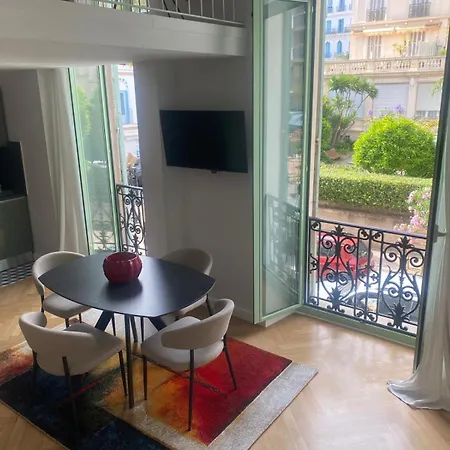 Mentone, A 80 Mt Dal Mare *